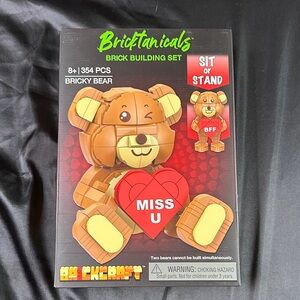 Bricktanicals Bricky Bear Building Set